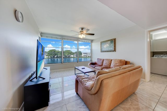 1528 Whitehall Drive 303, Davie, FL 33324