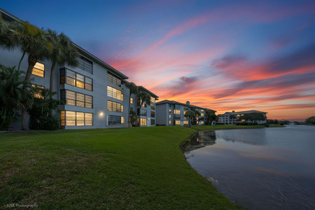 1528 Whitehall Drive 303, Davie, FL 33324