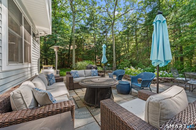 4 Windsor Court, Farmington, CT 06032