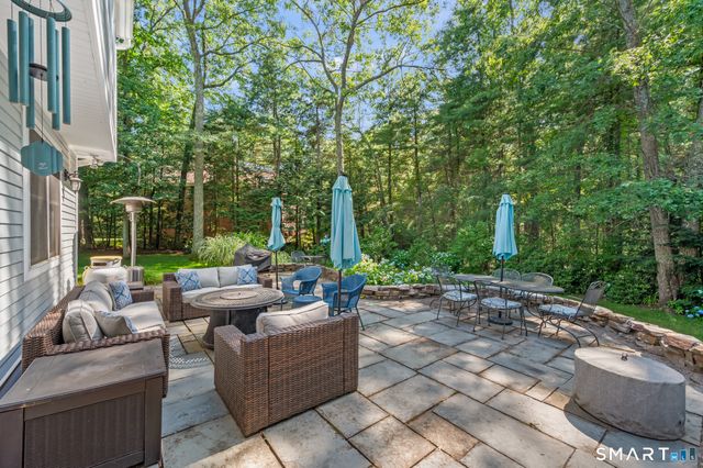 4 Windsor Court, Farmington, CT 06032