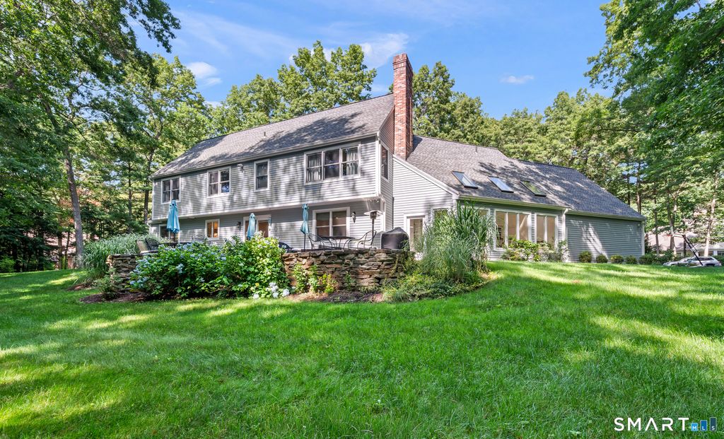 4 Windsor Court, Farmington, CT 06032