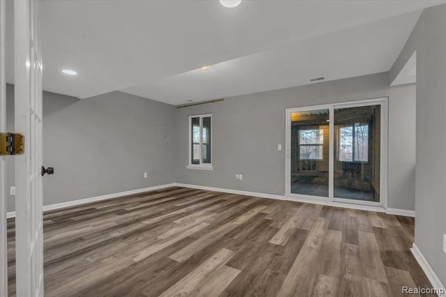 23676 Lori Drive, Flat Rock, MI 48134