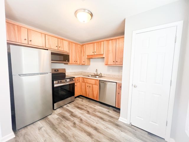 1042 W Creek Coyote Trl Apt E, Clarksville, TN 37042