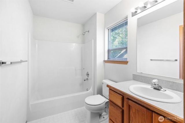 6018 Silver Oaks Court SE, Tumwater, WA 98501