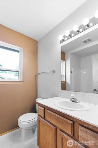 6018 Silver Oaks Court SE, Tumwater, WA 98501