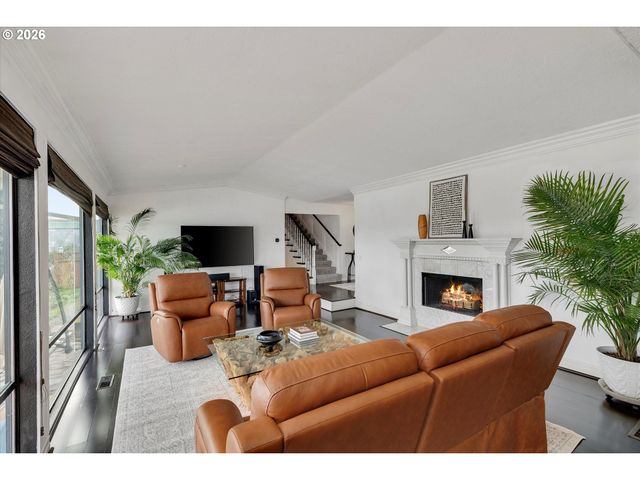 5557 RIVER St, West Linn, OR 97068