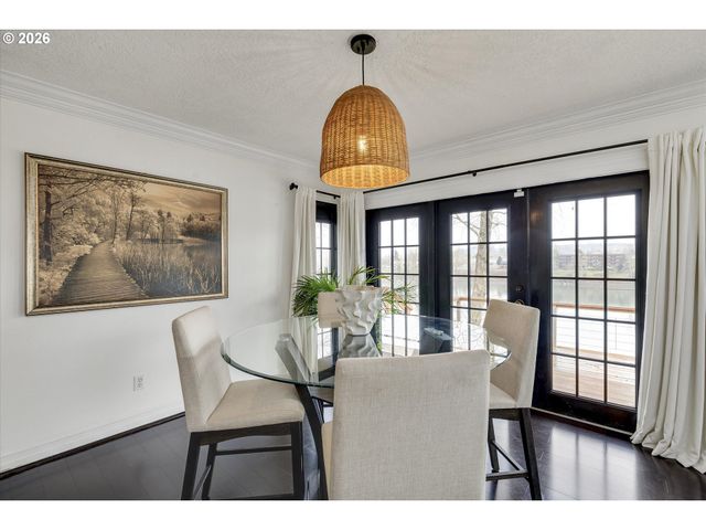 5557 RIVER St, West Linn, OR 97068