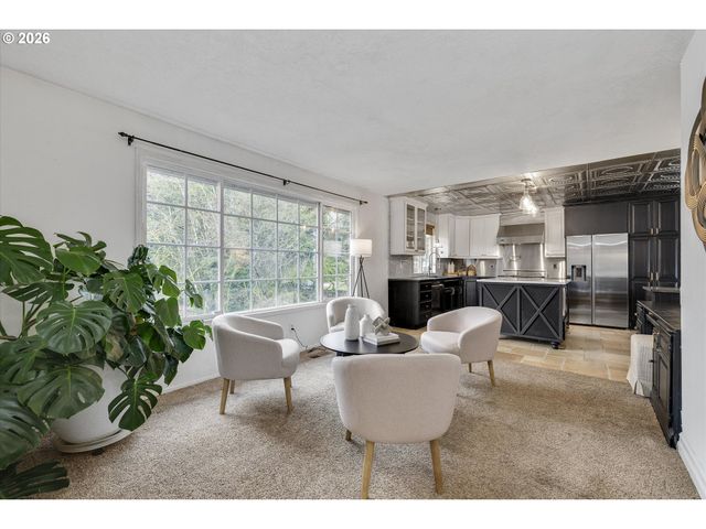 5557 RIVER St, West Linn, OR 97068