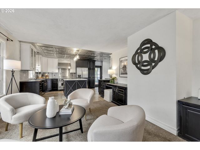 5557 RIVER St, West Linn, OR 97068