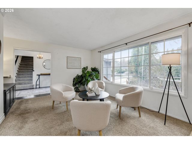 5557 RIVER St, West Linn, OR 97068