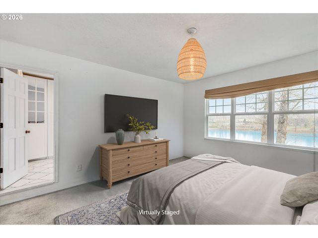 5557 RIVER St, West Linn, OR 97068