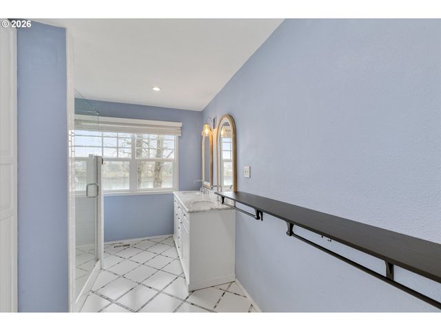 5557 RIVER St, West Linn, OR 97068