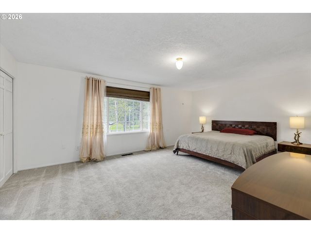 5557 RIVER St, West Linn, OR 97068