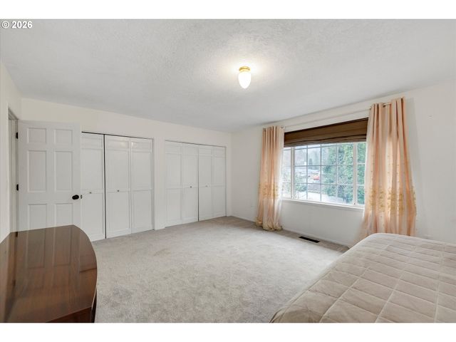 5557 RIVER St, West Linn, OR 97068