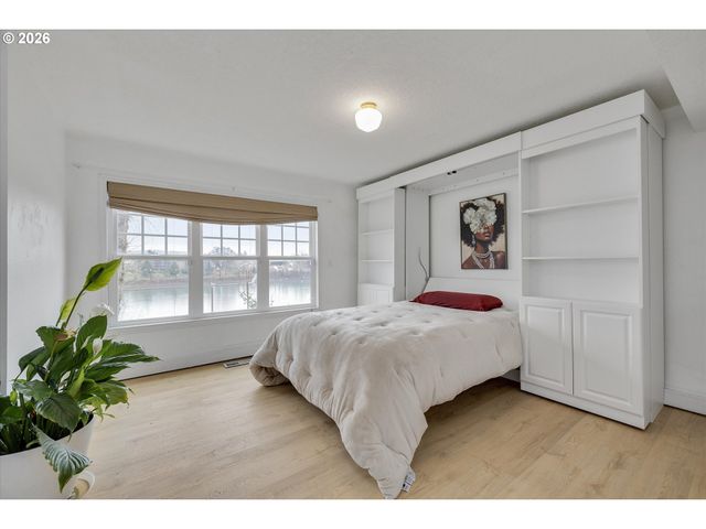 5557 RIVER St, West Linn, OR 97068