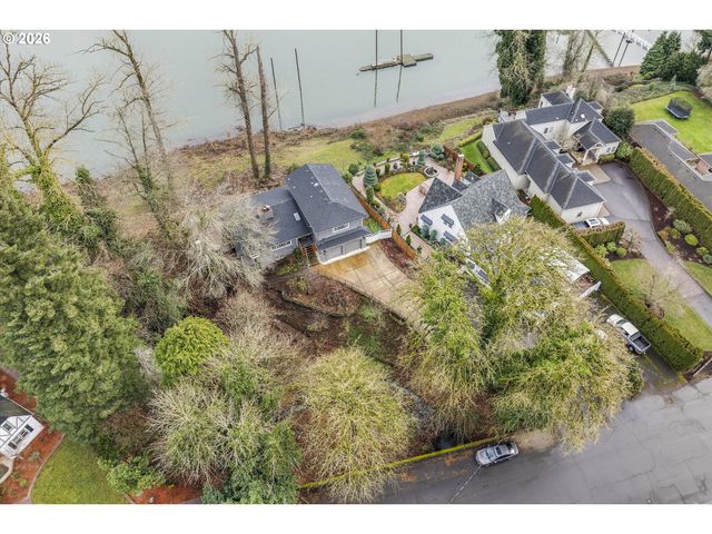 5557 RIVER St, West Linn, OR 97068