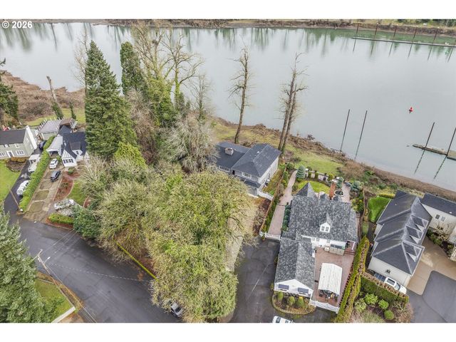 5557 RIVER St, West Linn, OR 97068