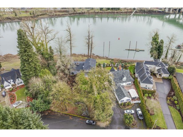 5557 RIVER St, West Linn, OR 97068