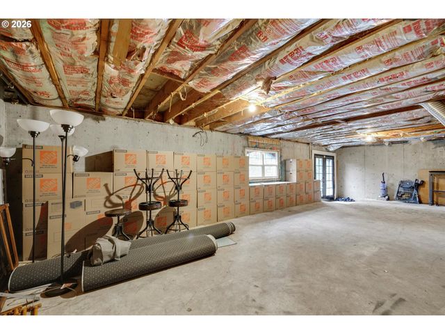 5557 RIVER St, West Linn, OR 97068