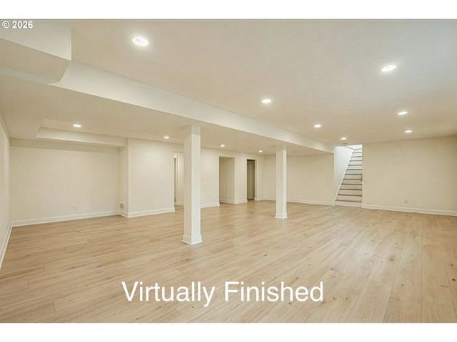 5557 RIVER St, West Linn, OR 97068