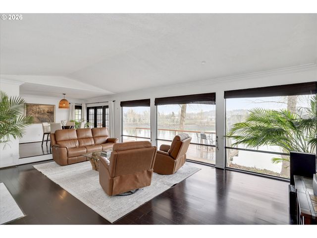 5557 RIVER St, West Linn, OR 97068