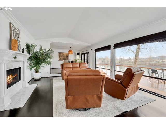 5557 RIVER St, West Linn, OR 97068