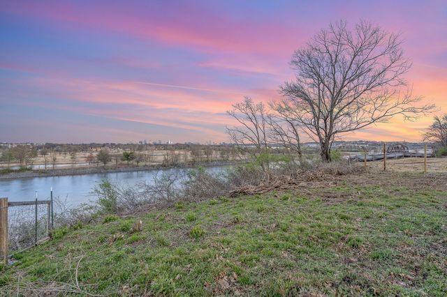 1712 River Dr, Nashville, TN 37218