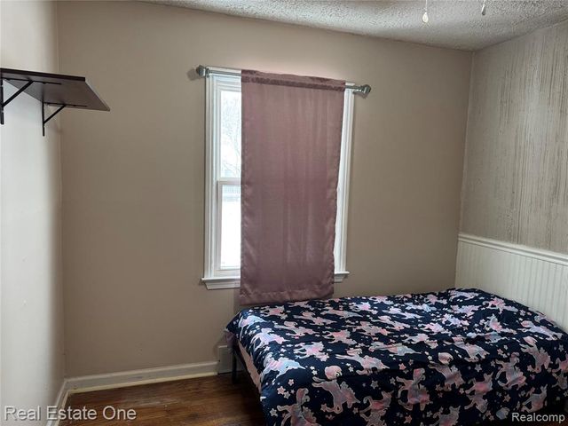 34321 John Street, Wayne, MI 48184