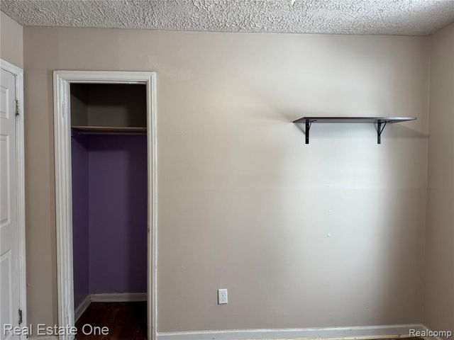 34321 John Street, Wayne, MI 48184