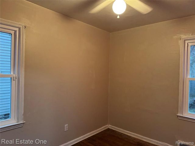 34321 John Street, Wayne, MI 48184