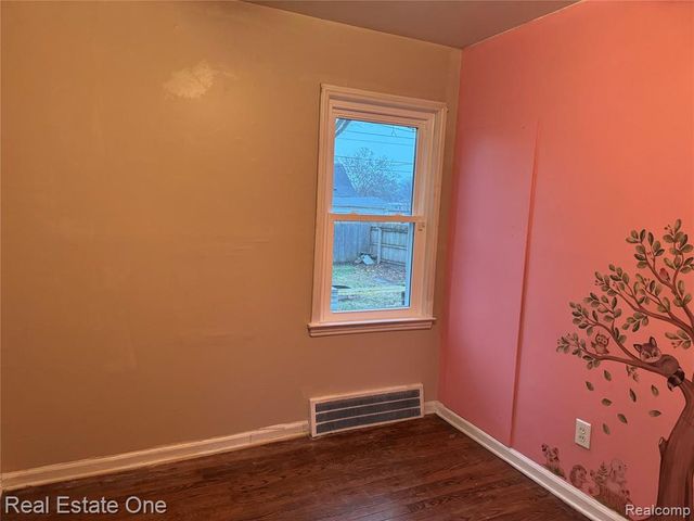 34321 John Street, Wayne, MI 48184