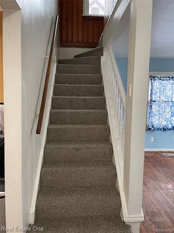 34321 John Street, Wayne, MI 48184