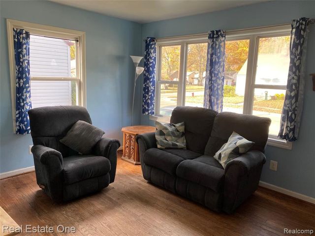 34321 John Street, Wayne, MI 48184