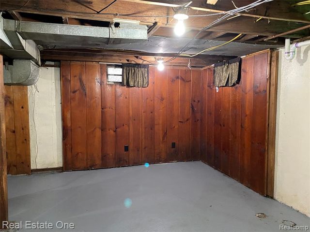 34321 John Street, Wayne, MI 48184