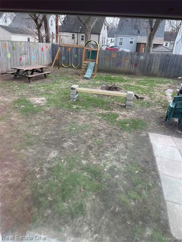 34321 John Street, Wayne, MI 48184