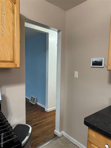 34321 John Street, Wayne, MI 48184