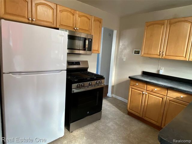 34321 John Street, Wayne, MI 48184