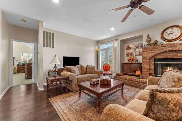 371 Cougar Trail E, Branson, MO 65616