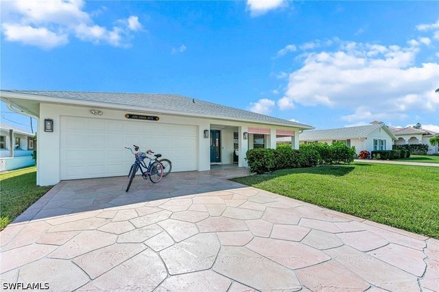 690 100th AVE N, Naples, FL 34108