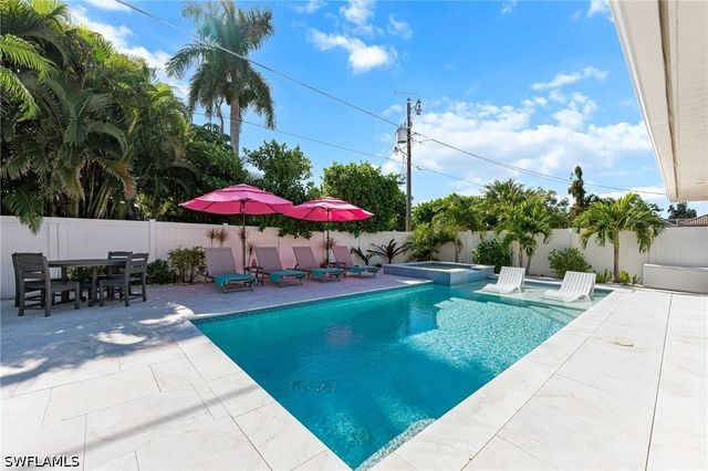 690 100th AVE N, Naples, FL 34108