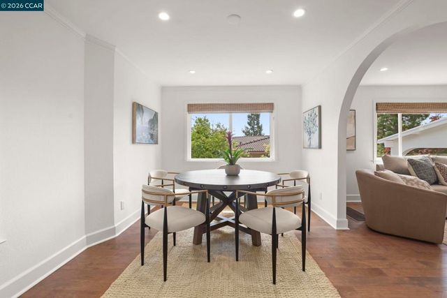 10 Darnby Ct, Orinda, CA 94563