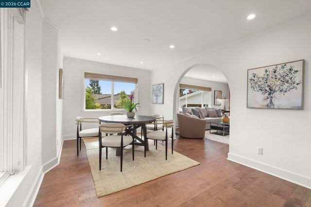 10 Darnby Ct, Orinda, CA 94563