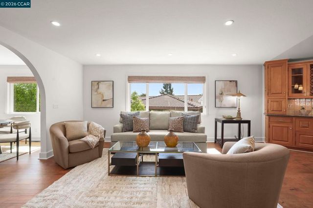 10 Darnby Ct, Orinda, CA 94563