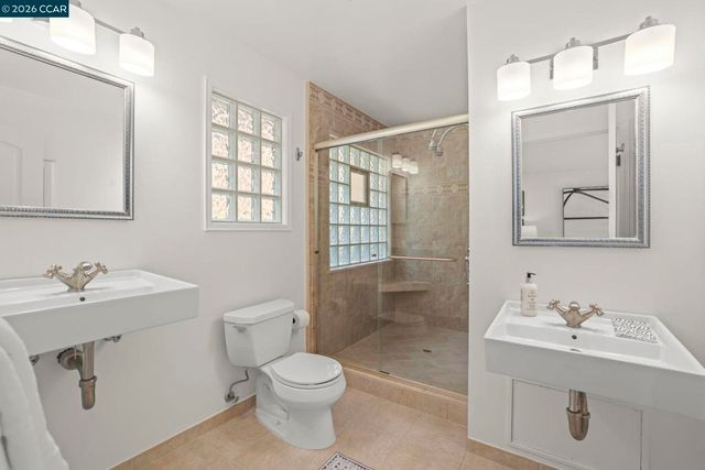 10 Darnby Ct, Orinda, CA 94563
