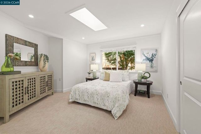 10 Darnby Ct, Orinda, CA 94563