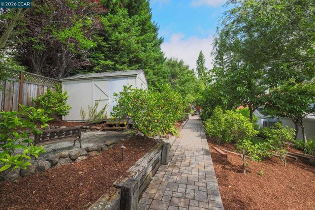 10 Darnby Ct, Orinda, CA 94563