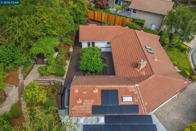 10 Darnby Ct, Orinda, CA 94563