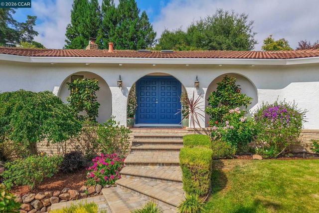 10 Darnby Ct, Orinda, CA 94563