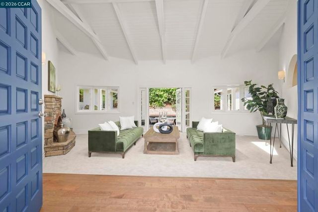 10 Darnby Ct, Orinda, CA 94563