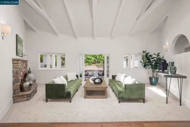 10 Darnby Ct, Orinda, CA 94563